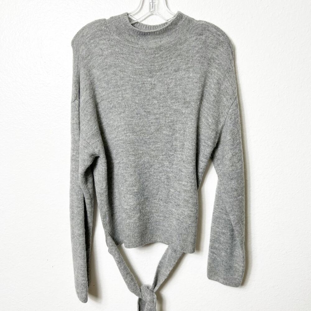 WAYF LIGHT GREY TIE WAIST WOMEN SIZE MEDIUM TIE IN FRONT SWEATER NEW